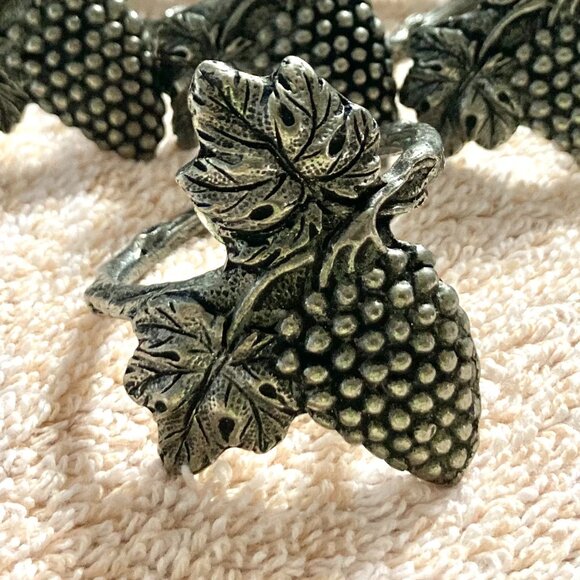 1980s Napkin Holder Ring 95% Pewter Heavy Metal Grapevine Dinner Wine Silver Vtg - Picture 2 of 7